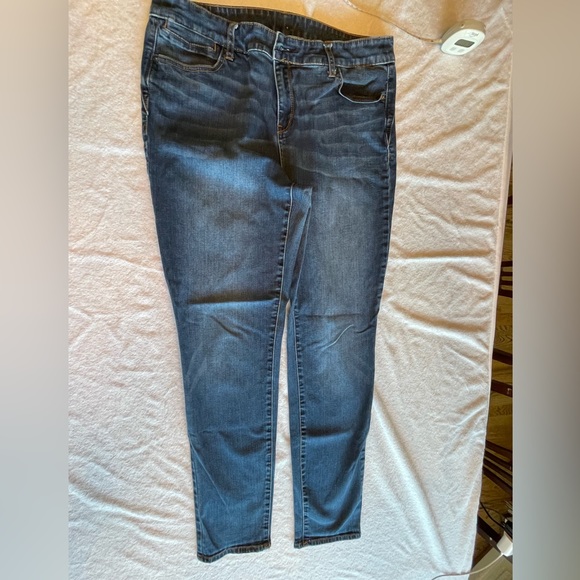 Chico’s size 1.5 stretch skinny jeans in medium wash - Picture 1 of 10
